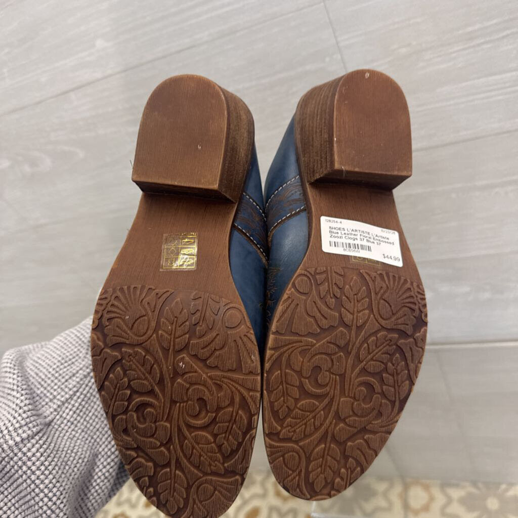 L'Artiste Blue Leather Floral Embossed Zoozi Clogs 37