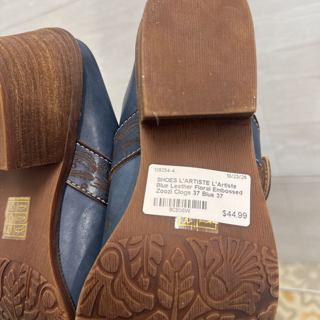 L'Artiste Blue Leather Floral Embossed Zoozi Clogs 37