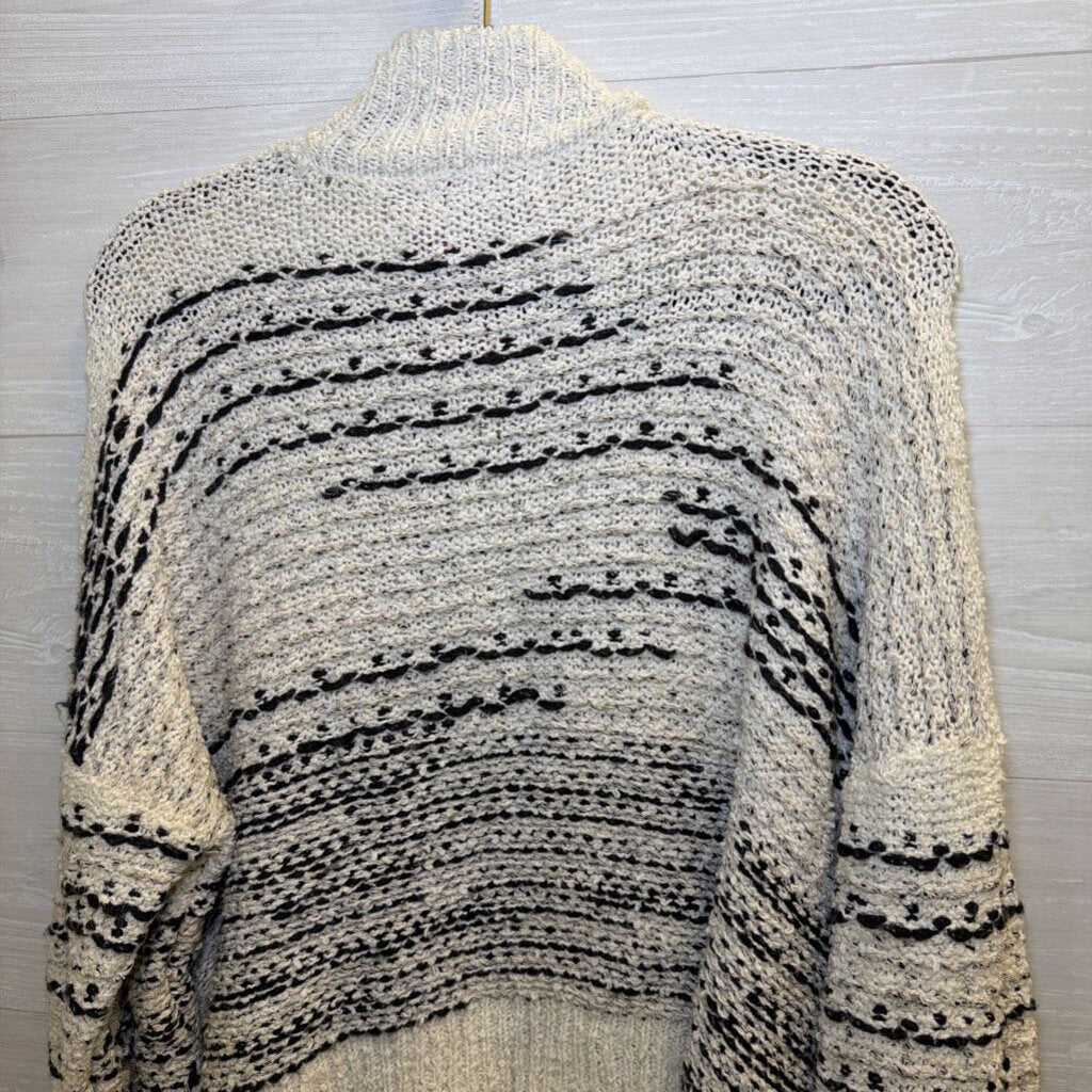 Knox Rose White/ Black Knit Cropped Sweater Large