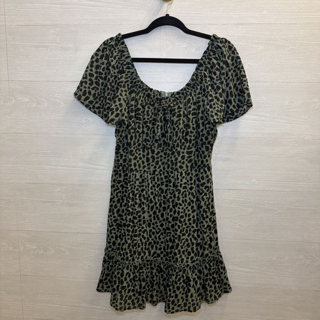 Mi Ami Green/ Black Leopard Print Short Puff Sleeve Dress Large