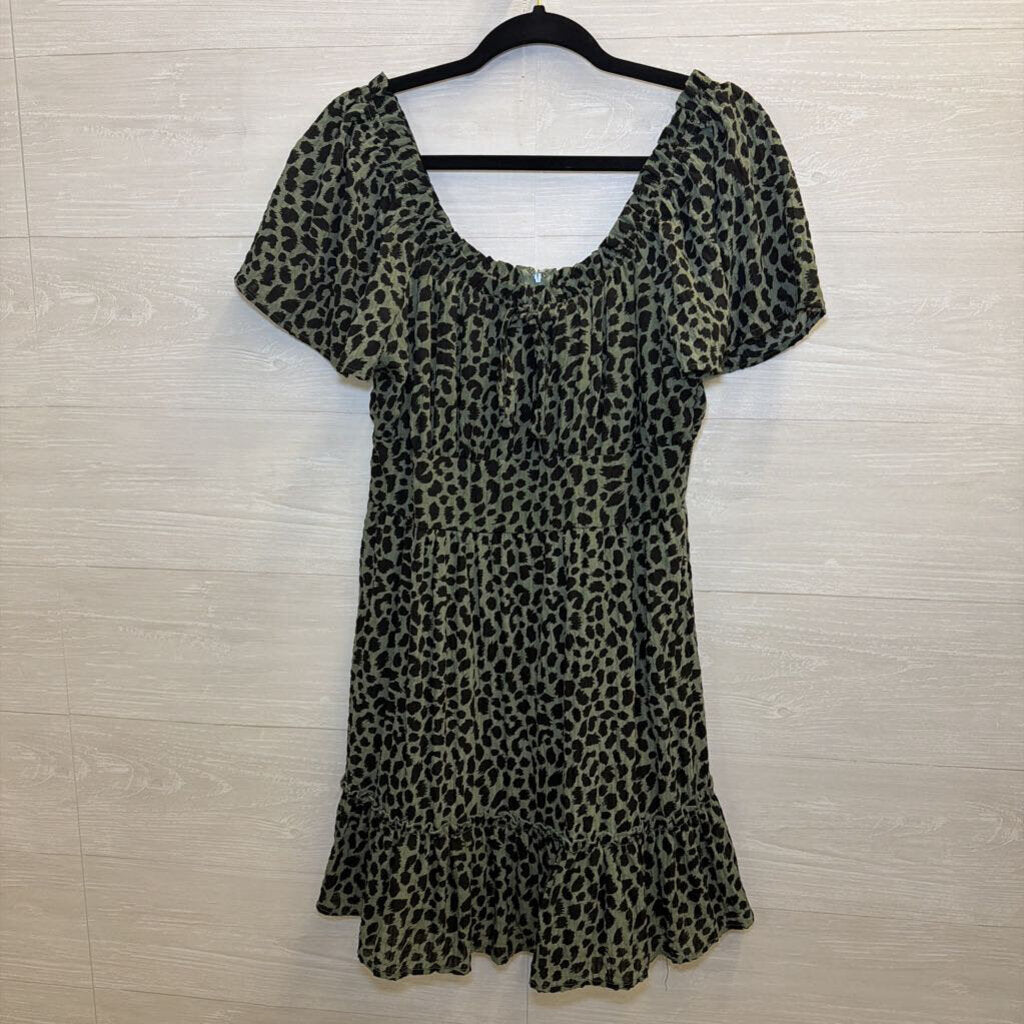 Mi Ami Green/ Black Leopard Print Short Puff Sleeve Dress Large
