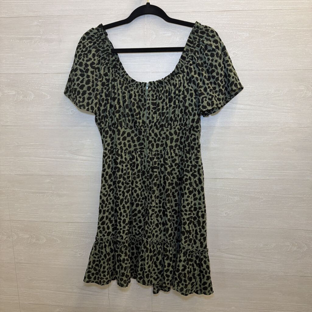 Mi Ami Green/ Black Leopard Print Short Puff Sleeve Dress Large