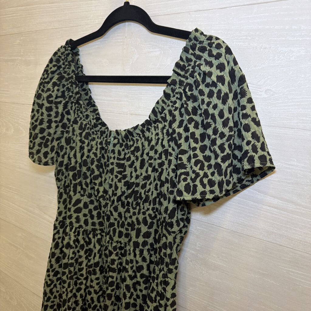 Mi Ami Green/ Black Leopard Print Short Puff Sleeve Dress Large