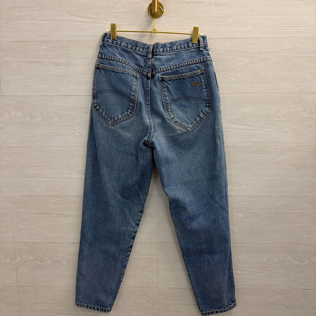 Vintage Chic Light Wash Distressed Mom Jeans 8 Petite