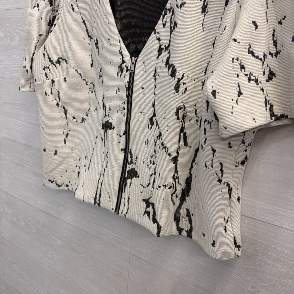 Evereve White/ Black Print Zip Front Top Extra Large