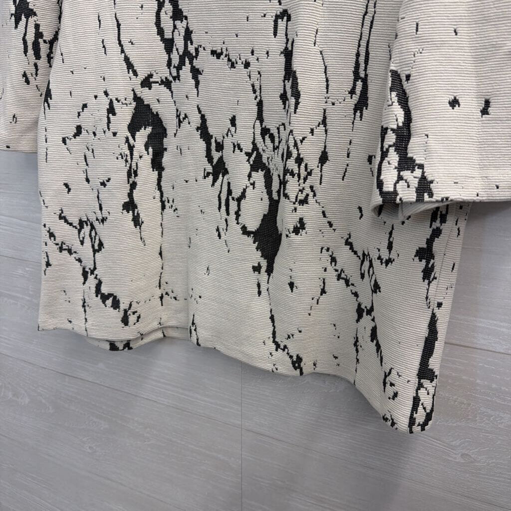 Evereve White/ Black Print Zip Front Top Extra Large