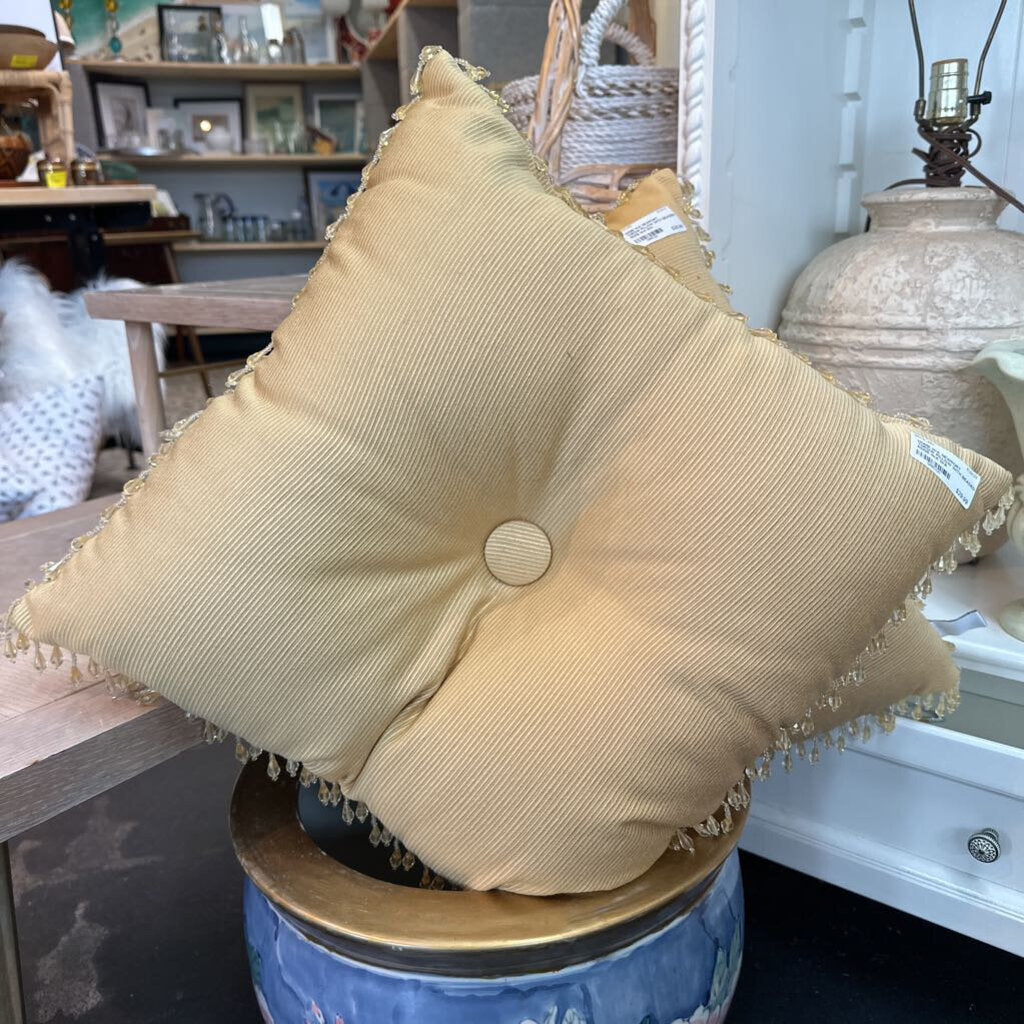 NEWPORT THROW PILLOW WITH BEADED EDGE