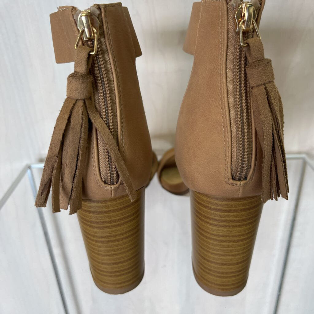 D Camel Leather Open Toe Tassel Zipper Heels 7.5