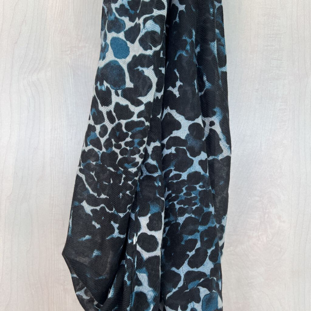 H&M Lightweight Cheetah Scarf