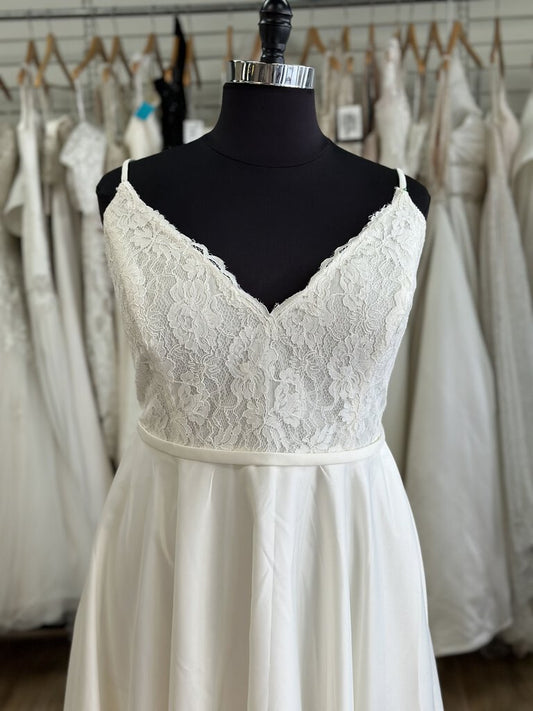 DB Studio Lace Top Satin Skirt Bridal Gown 24W