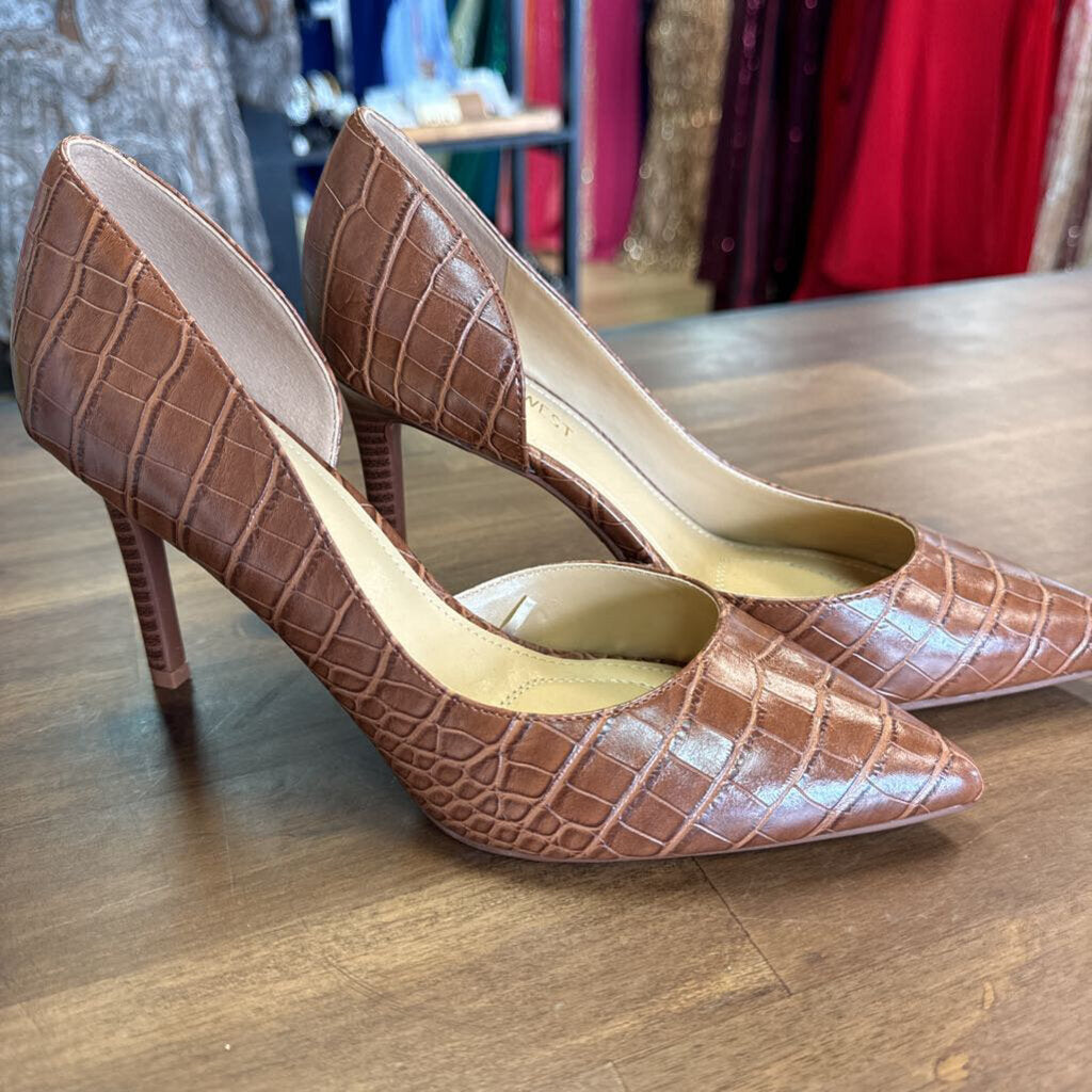 Nine West Pointy Toe Snakeskin Pump 7.0